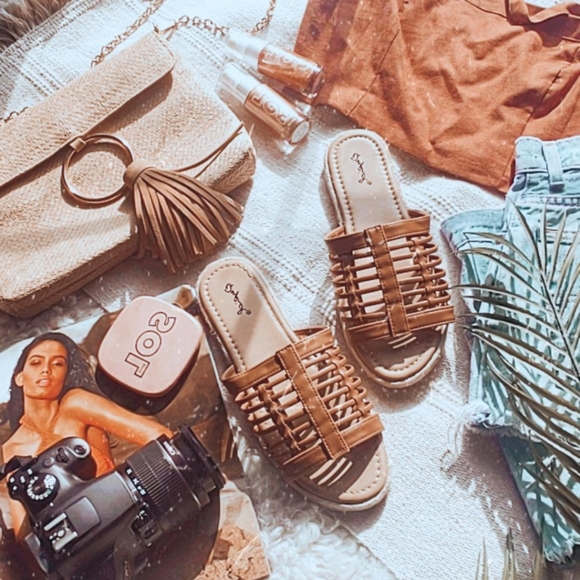 Shoes - 🚨//The Aubrie// Tan caged Sandal
